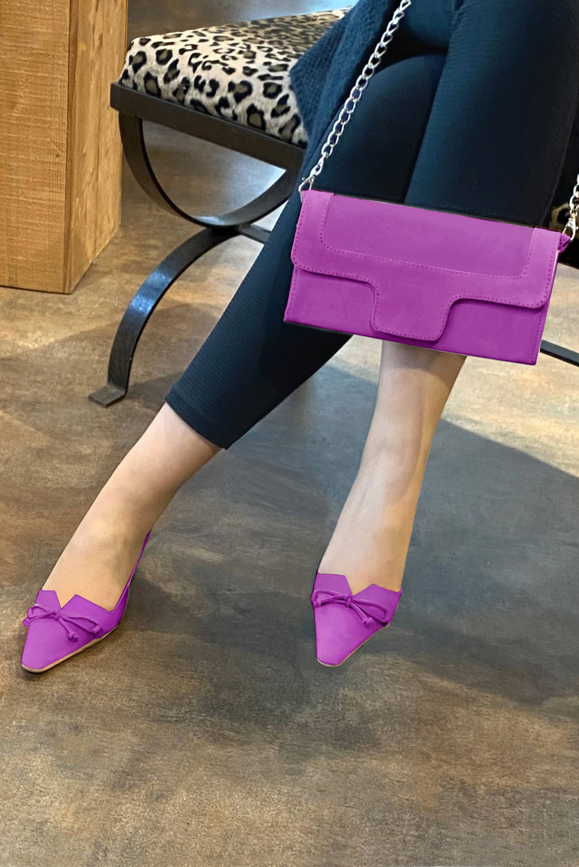 Mauve purple women's open back shoes, with a knot. Tapered toe. Low kitten heels. Worn view - Florence KOOIJMAN